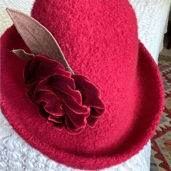 Tess McGuire Red Felted Wool Brimmed Hat w/ Velvet Flower Pin OS Handmade main image 6
